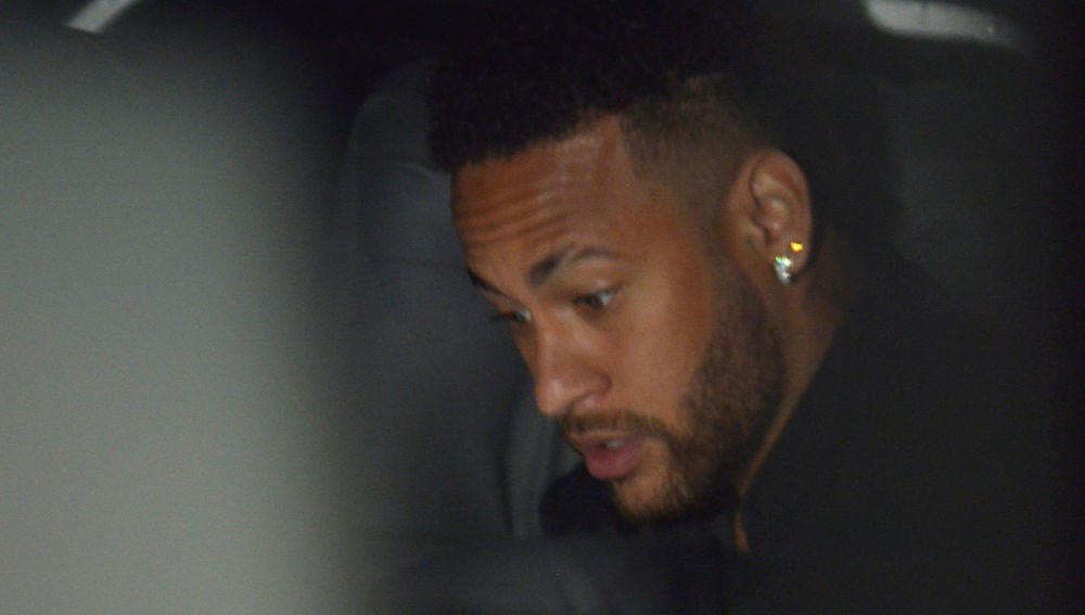 Neymar, antes de comparecer ante el juez