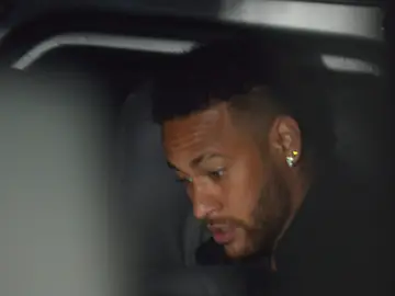 Neymar, antes de comparecer ante el juez Neymar, antes de comparecer ante el juez