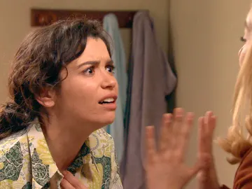 Amelia se enfada con Luisita por haber invadido su privacidad Amelia se enfada con Luisita por haber invadido su privacidad