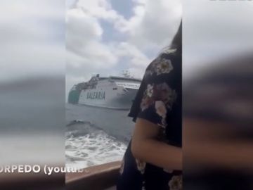 Un ferry y un barco turístico, a punto de colisionar entre Ibiza y Formentera