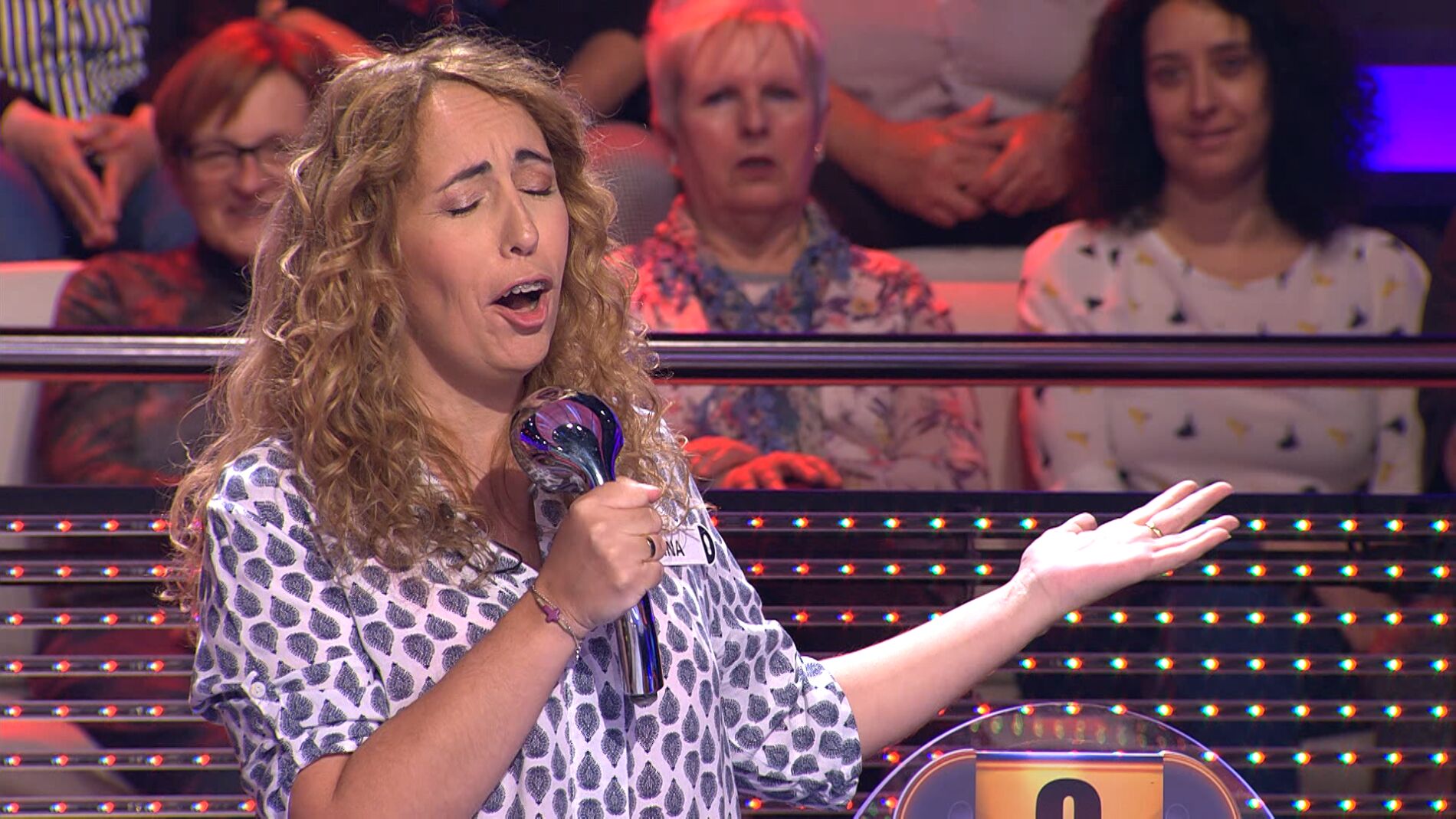 Cantar en la ducha, la incre&iacute;ble habilidad de Nina en &lsquo;&iexcl;Ahora caigo!