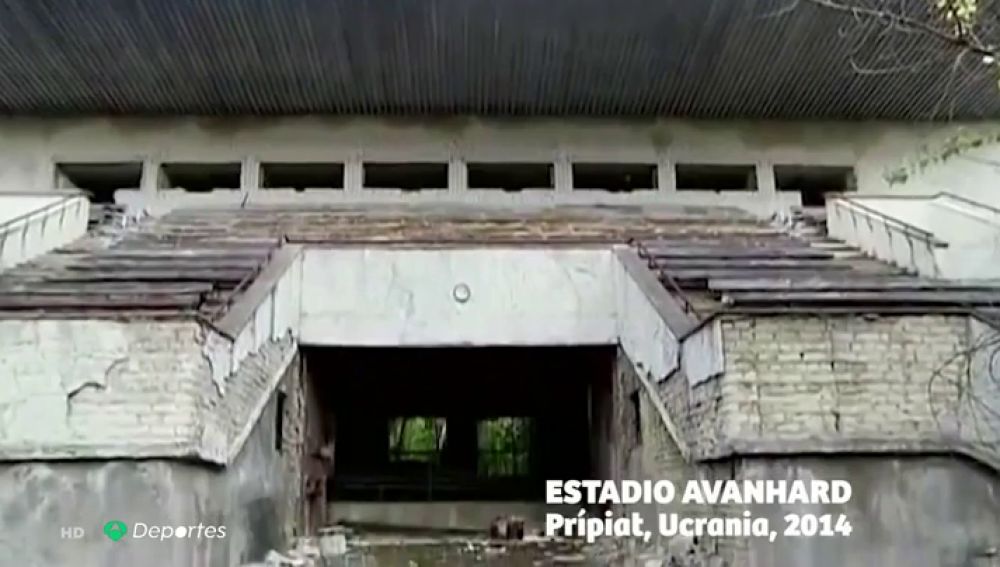 El estadio que nunca llegó a ver la luz por la catástrofe de Chernóbil: así es el campo fanstasma de Prípiat