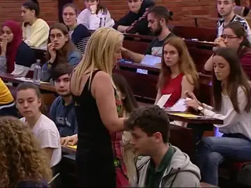 Alumnos haciendo el examen de Selectividad Alumnos haciendo el examen de Selectividad