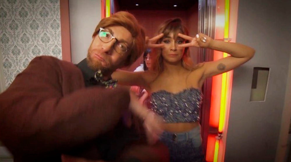 Pablo Motos se convierte en el protagonista del videoclip exclusivo de Aitana 'Nada sale mal'