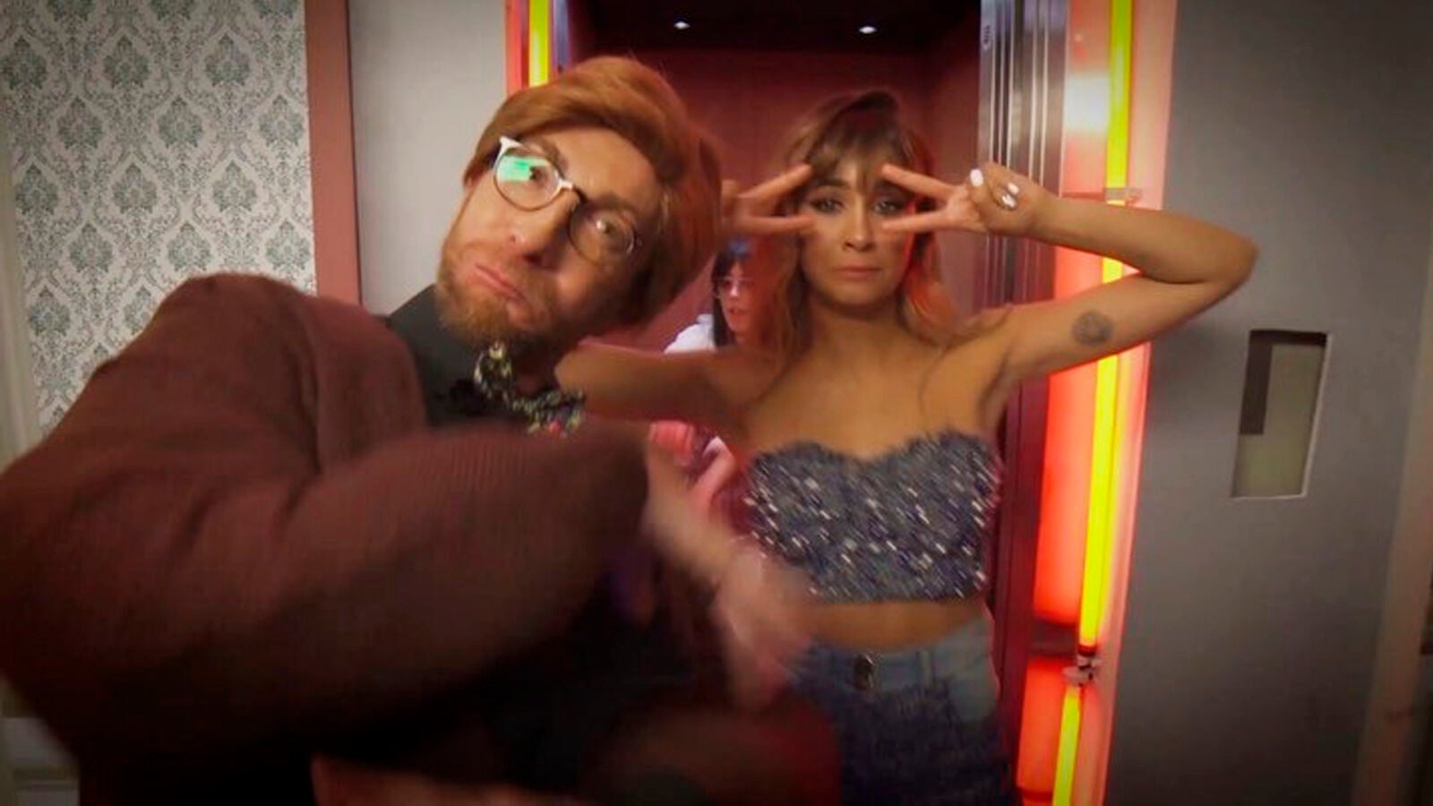 Pablo Motos se convierte en el protagonista del videoclip exclusivo de Aitana 'Nada sale mal'