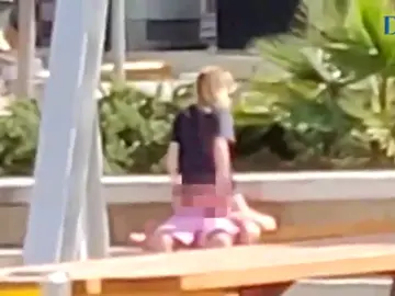 Sexo en la calle y a plena luz del día: Magaluf no cambia a pesar del esfuerzo de ayuntamiento y empresarios Sexo en la calle y a plena luz del día: Magaluf no cambia a pesar del esfuerzo de ayuntamiento y empresarios