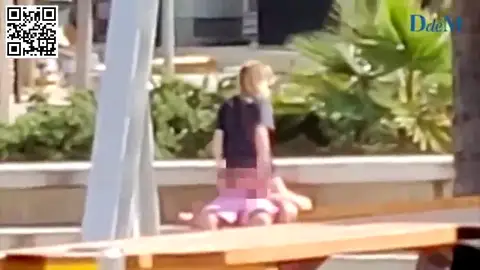 Sexo en la calle y a plena luz del día: Magaluf no cambia a pesar del esfuerzo de ayuntamiento y empresarios Sexo en la calle y a plena luz del día: Magaluf no cambia a pesar del esfuerzo de ayuntamiento y empresarios