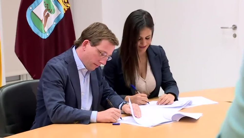 Almeida y Villacís firman el pacto de gobierno en Madrid