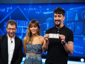 ¿Cómo hacer sonreír a la gente que sale en los billetes? Marron deja a Aitana con la boca abierta en 'El Hormiguero 3.0'