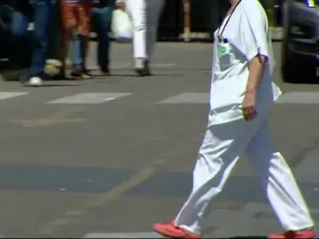 sanitarios con bata en la calle sanitarios con bata en la calle