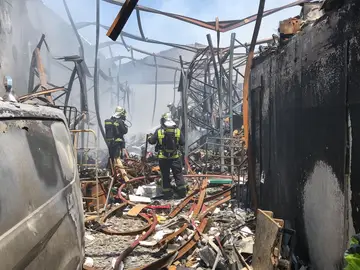Un incendio en un almacén de patines en Humanes Un incendio en un almacén de patines en Humanes