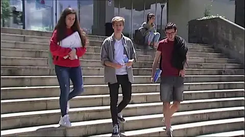 Caos en la Selectividad de Galicia: el examen de Filosofía de la EvAU se repetirá esta tarde Caos en la Selectividad de Galicia: el examen de Filosofía de la EvAU se repetirá esta tarde