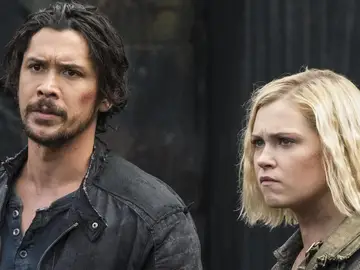 Bob Morley y Eliza Taylor en 'The 100' Bob Morley y Eliza Taylor en 'The 100'
