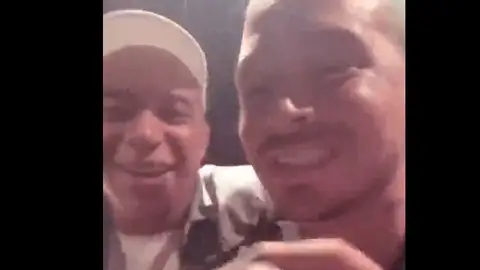 Mbappé junto a JBalvin en Pachá Ibiza Mbappé junto a JBalvin en Pachá Ibiza
