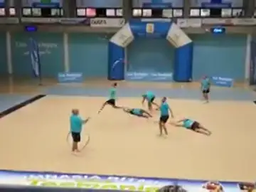 El vídeo de unos padres haciendo gimnasia rítmica se hace viral El vídeo de unos padres haciendo gimnasia rítmica se hace viral