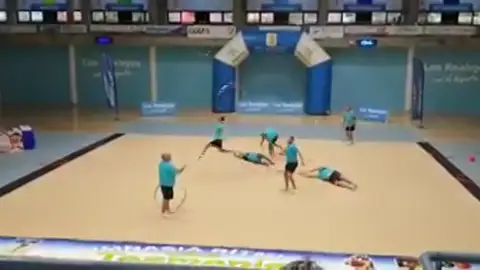 El vídeo de unos padres haciendo gimnasia rítmica se hace viral El vídeo de unos padres haciendo gimnasia rítmica se hace viral