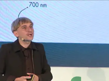 Neil Harbisson, el primer cybor legal en el foro Caser Futuro: "La tecnología formará parte de nuestro cuerpo" Neil Harbisson, el primer cybor legal en el foro Caser Futuro: "La tecnología formará parte de nuestro cuerpo"