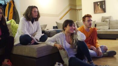 Álex vibra 'concursando' en '¡Boom!' durante la convivencia de 'Masters de la reforma'