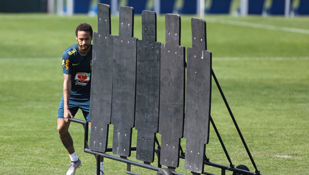Neymar, durante un entrenamiento con Brasil