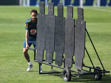 Neymar, durante un entrenamiento con Brasil Neymar, durante un entrenamiento con Brasil
