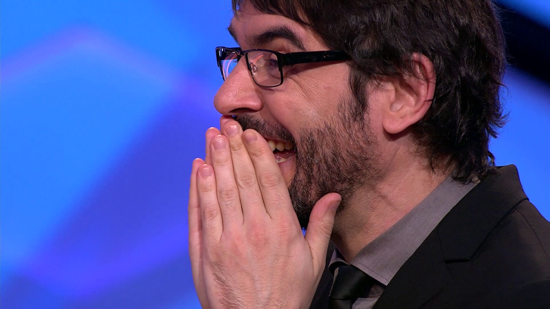 La entra&ntilde;able canci&oacute;n de campamento de Manu durante el duelo con los 'Rockcampers' en '&iexcl;Boom!'