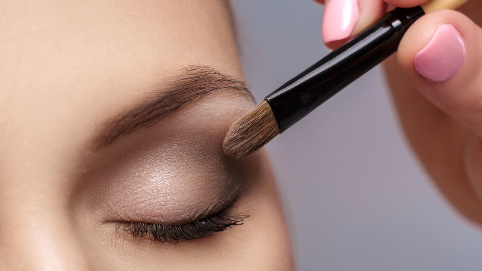 El truco definitivo para que tus ojos parezcan más grandes con un maquillaje sutil