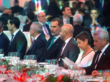 El Rey Felipe VI preside la cena de 'La Nit de la Logística' El Rey Felipe VI preside la cena de 'La Nit de la Logística'