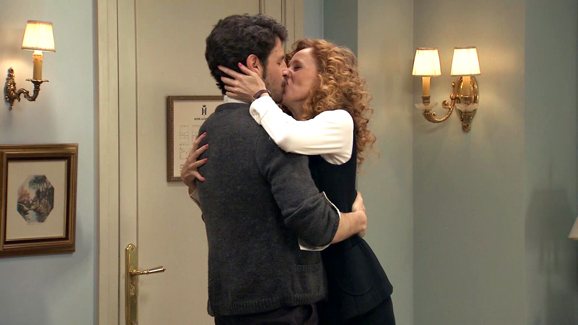 El apasionado reencuentro de Ana y Carlos