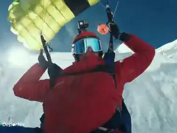Récord mundial en un espectacular salto base desde lo alto del Mont Blanc Récord mundial en un espectacular salto base desde lo alto del Mont Blanc