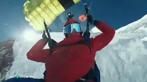 Récord mundial en un espectacular salto base desde lo alto del Mont Blanc Récord mundial en un espectacular salto base desde lo alto del Mont Blanc