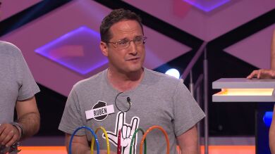 Rubén, del equipo 'Rockcampers', deleita a Juanra Bonet con su espectacular voz