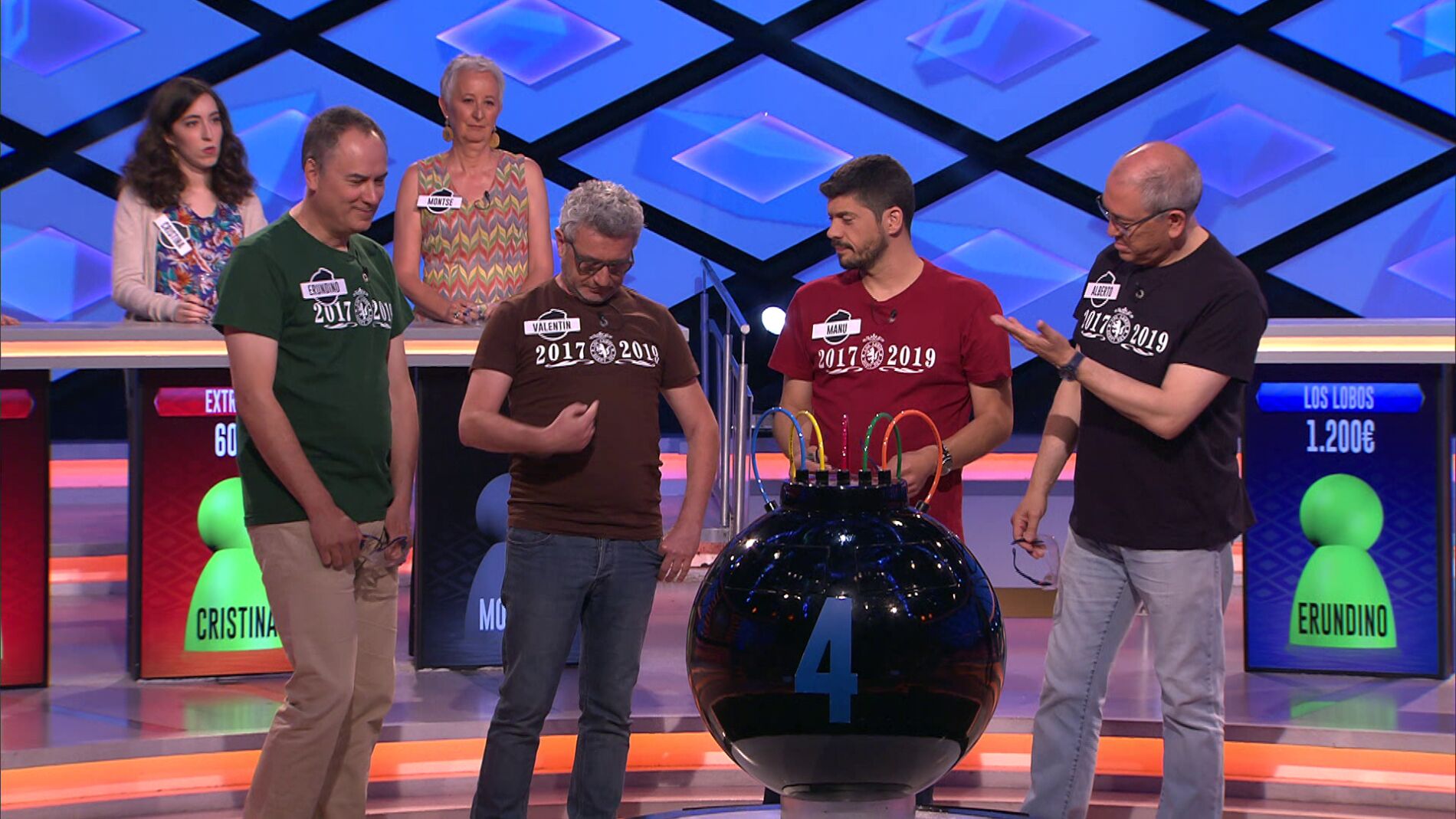 Dos etapas de 'Los Lobos' en '&iexcl;Boom!' quedan plasmadas en una camiseta dise&ntilde;ada por Valent&iacute;n