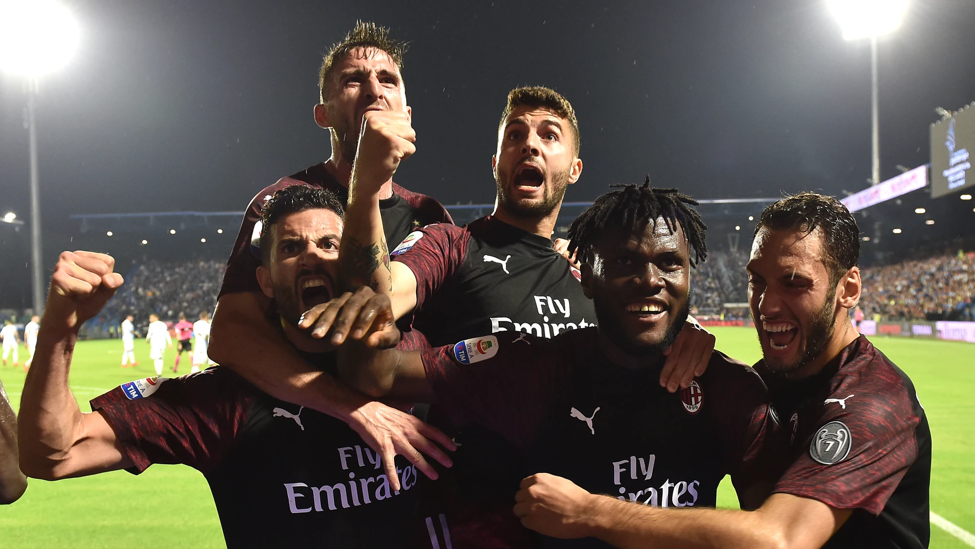 Los jugadores del MIlan celebrando un gol en el campo del SPAL Los jugadores del MIlan celebrando un gol en el campo del SPAL