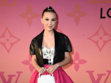 Millie Bobby Brown se echa años de más con su look