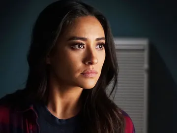 Shay Mitchell en 'Pretty Little Liars' Shay Mitchell en 'Pretty Little Liars'