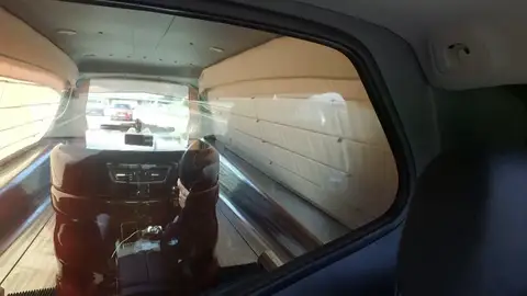Despedido por conducir el coche fúnebre fumando y escuchando flamenco y rumbas Despedido por conducir el coche fúnebre fumando y escuchando flamenco y rumbas