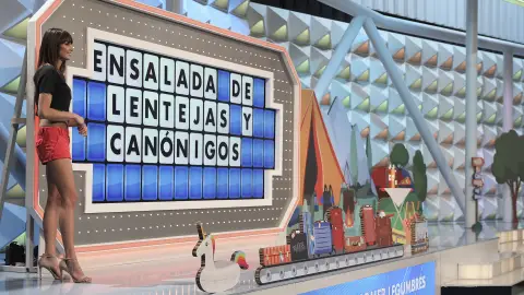 Laure Moure destapa uno de los paneles veraniegos de 'La Ruleta de la Suerte' Laure Moure destapa uno de los paneles veraniegos de 'La Ruleta de la Suerte'