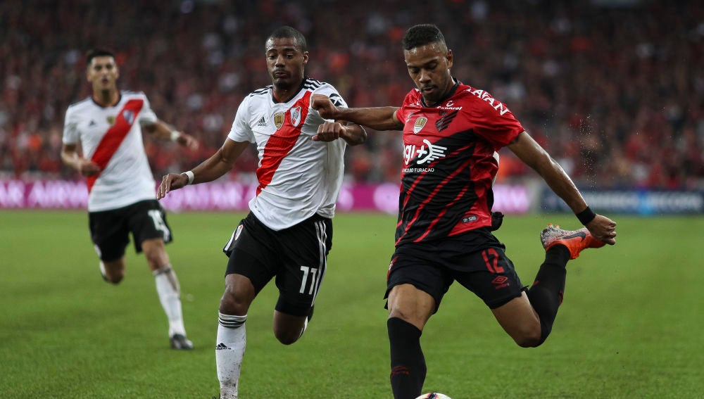 Renan Lodi, durante un partido