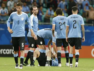 Los jugadores de Uruguay, con caras de circunstancias Los jugadores de Uruguay, con caras de circunstancias