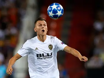 Cherysev persigue un balón Cherysev persigue un balón