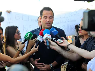Ignacio Aguado, ante los medios Ignacio Aguado, ante los medios