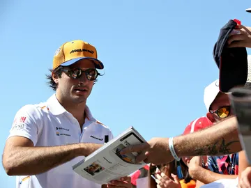 Carlos Sainz, con la afición Carlos Sainz, con la afición