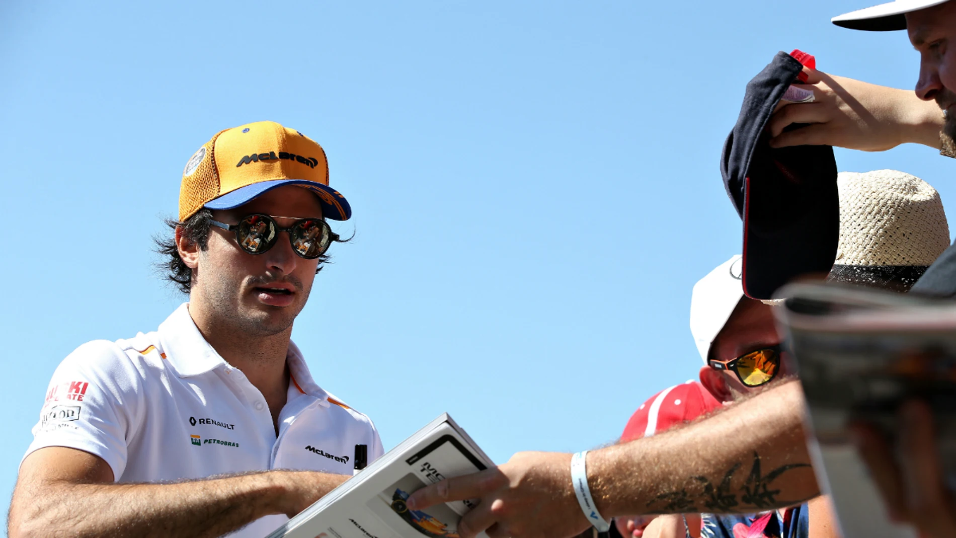 Carlos Sainz, con la afición Carlos Sainz, con la afición