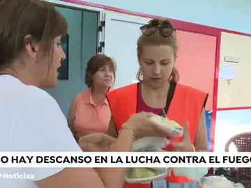 Los vecinos de Cadalso y Cenicientos se organizan para ayudar a los bomberos a apagar las llamas Los vecinos de Cadalso y Cenicientos se organizan para ayudar a los bomberos a apagar las llamas