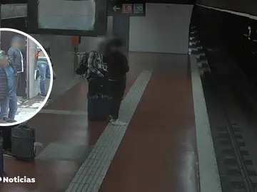 REEMPLAZO | Detenido un grupo criminal que robaba en el metro de Barcelona por el método de la mancha REEMPLAZO | Detenido un grupo criminal que robaba en el metro de Barcelona por el método de la mancha