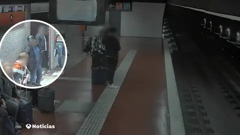 REEMPLAZO | Detenido un grupo criminal que robaba en el metro de Barcelona por el método de la mancha REEMPLAZO | Detenido un grupo criminal que robaba en el metro de Barcelona por el método de la mancha