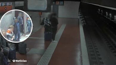 Detenido un grupo criminal que robaba en el metro de Barcelona por el método de la mancha