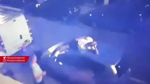 La Policía detiene a Wesley Sneijder borracho tras destrozar un coche en Utrecht La Policía detiene a Wesley Sneijder borracho tras destrozar un coche en Utrecht