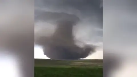 Un tornado provoca que los residentes de Dakota del Sur no puedan salir de casa Un tornado provoca que los residentes de Dakota del Sur no puedan salir de casa