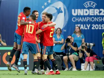 Los jugadores de España celebran un gol Los jugadores de España celebran un gol